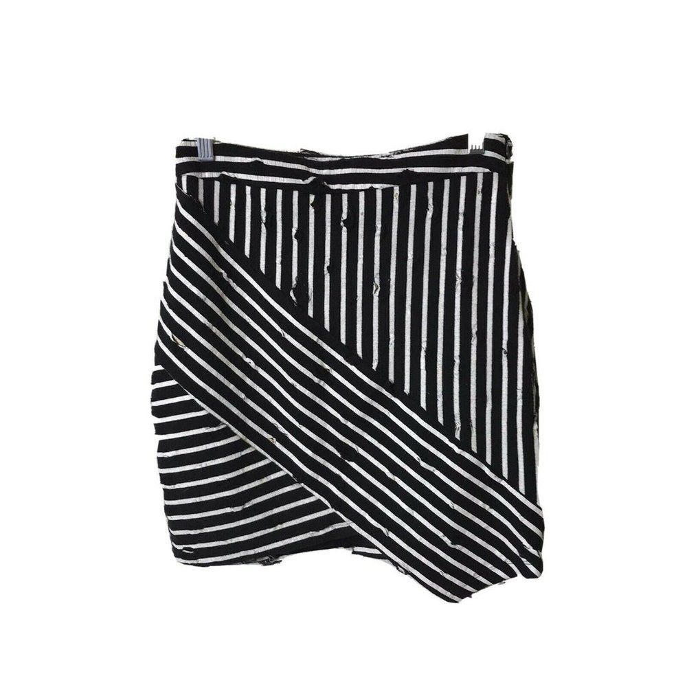 Vestique Women Black & White Stripped Skirt Large
